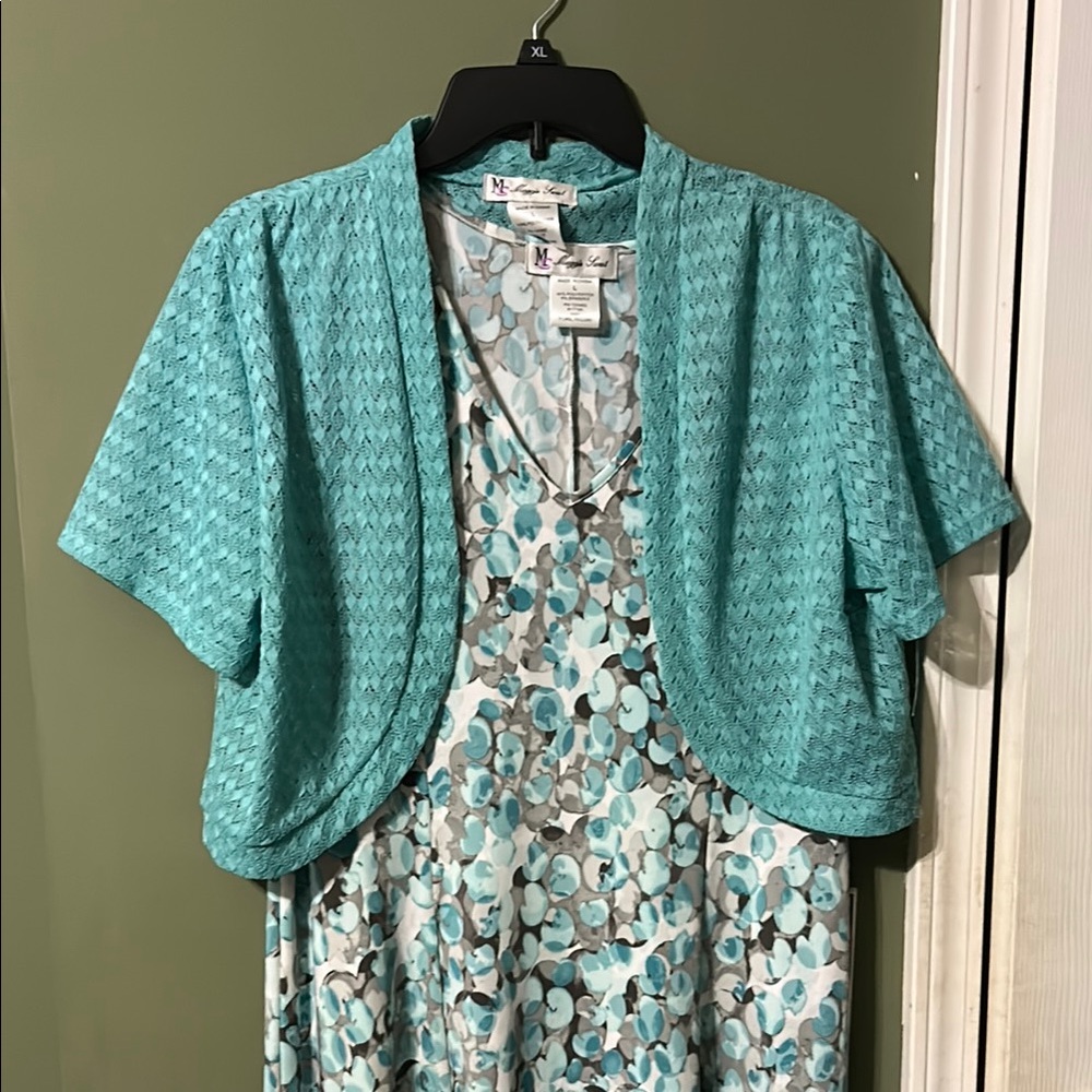 Elegant Floral V-Neck Midi Dress with shrug- teal, gray and White - Picture 3 of 5